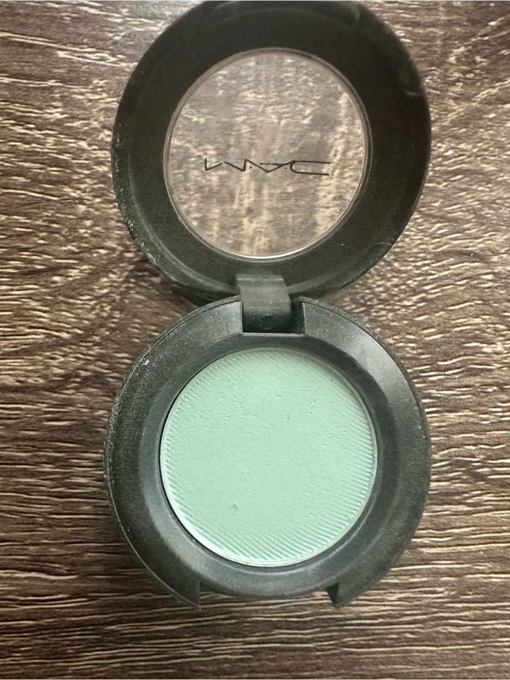 MAC Cosmetics Single Eyeshadow — aqua